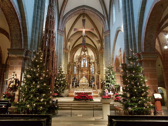 Altarraum im Dom zu Fritzlar an Weihnachten 2018